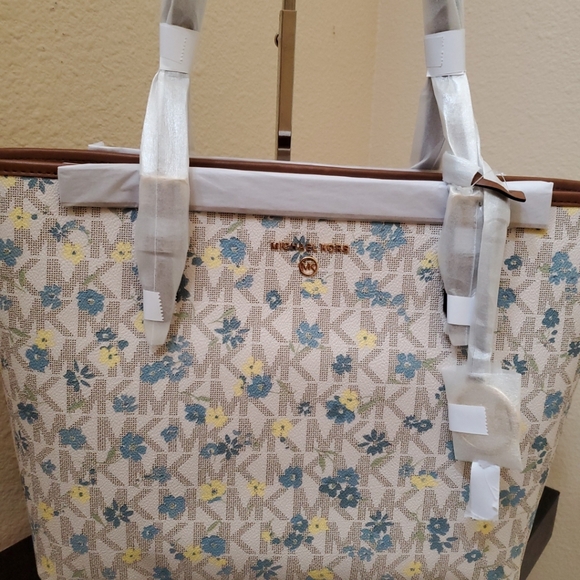 Michael kors Jet Set Charm Medium Carryall With Floral Print - Picture 6 of 10